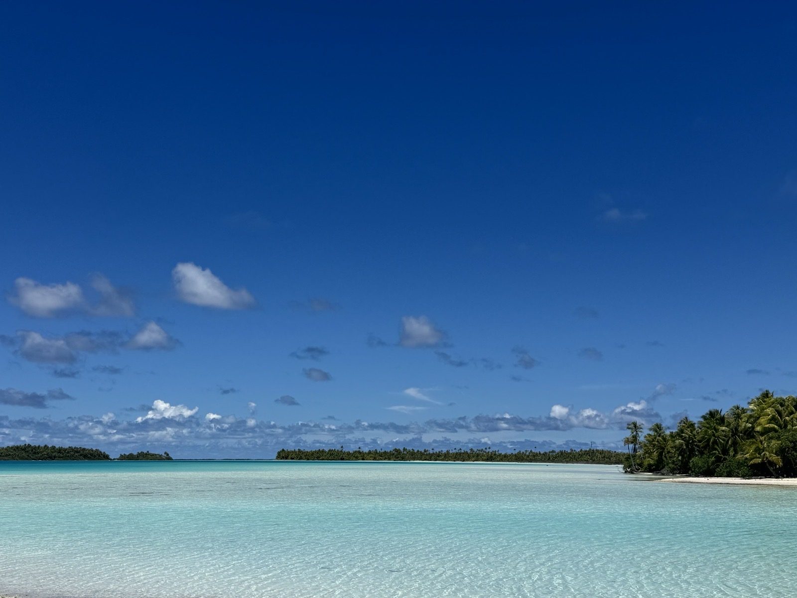 Lagon turquoise et motu en Polynésie française